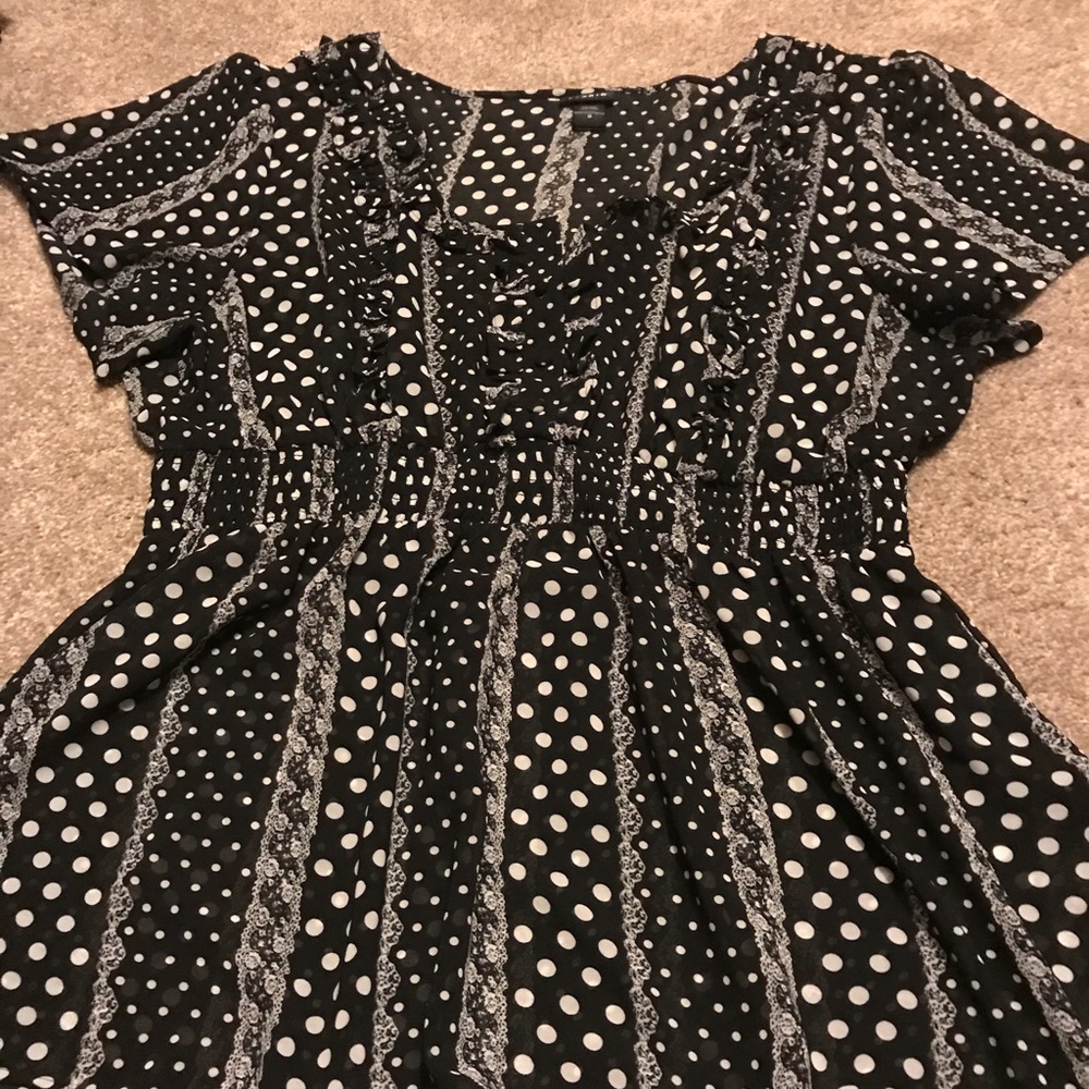 Black and white short sleeve blouse